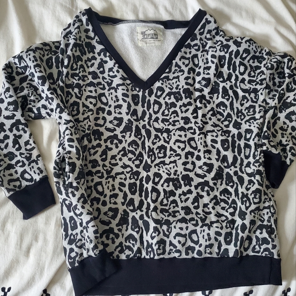 Leopard print sweater w/ pockets